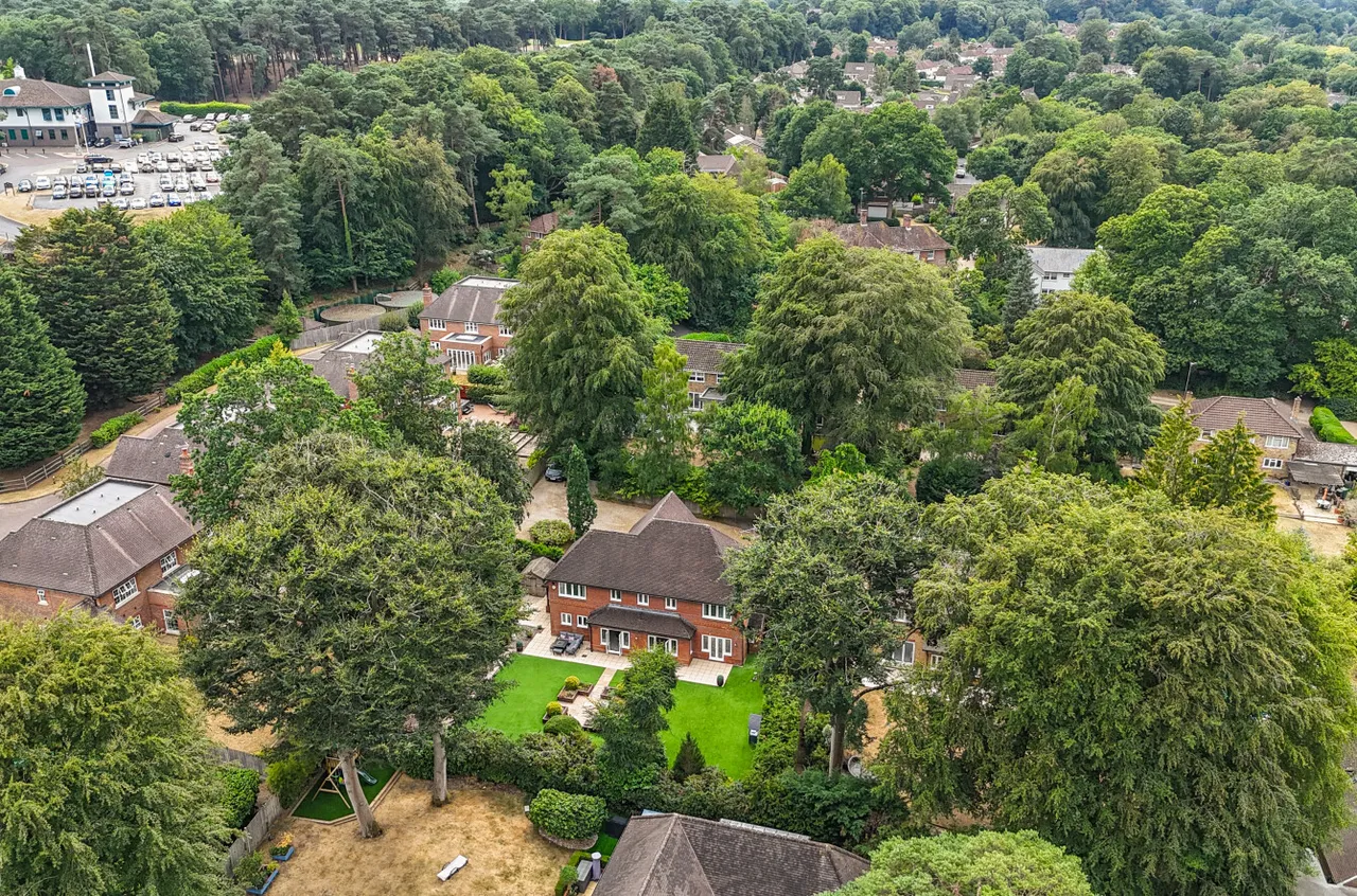 Golf Drive, Camberley, Surrey, GU15 1JG, photo 13