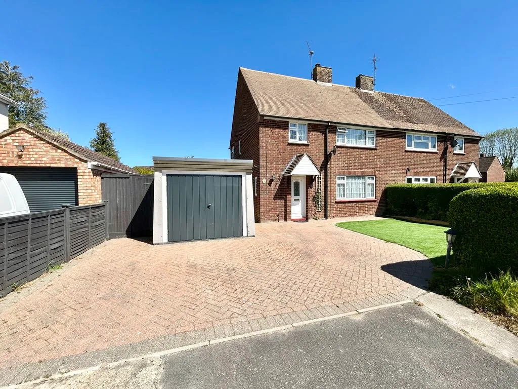 3 bed house for sale — Castle Hill Road, Totternhoe LU6 1RG