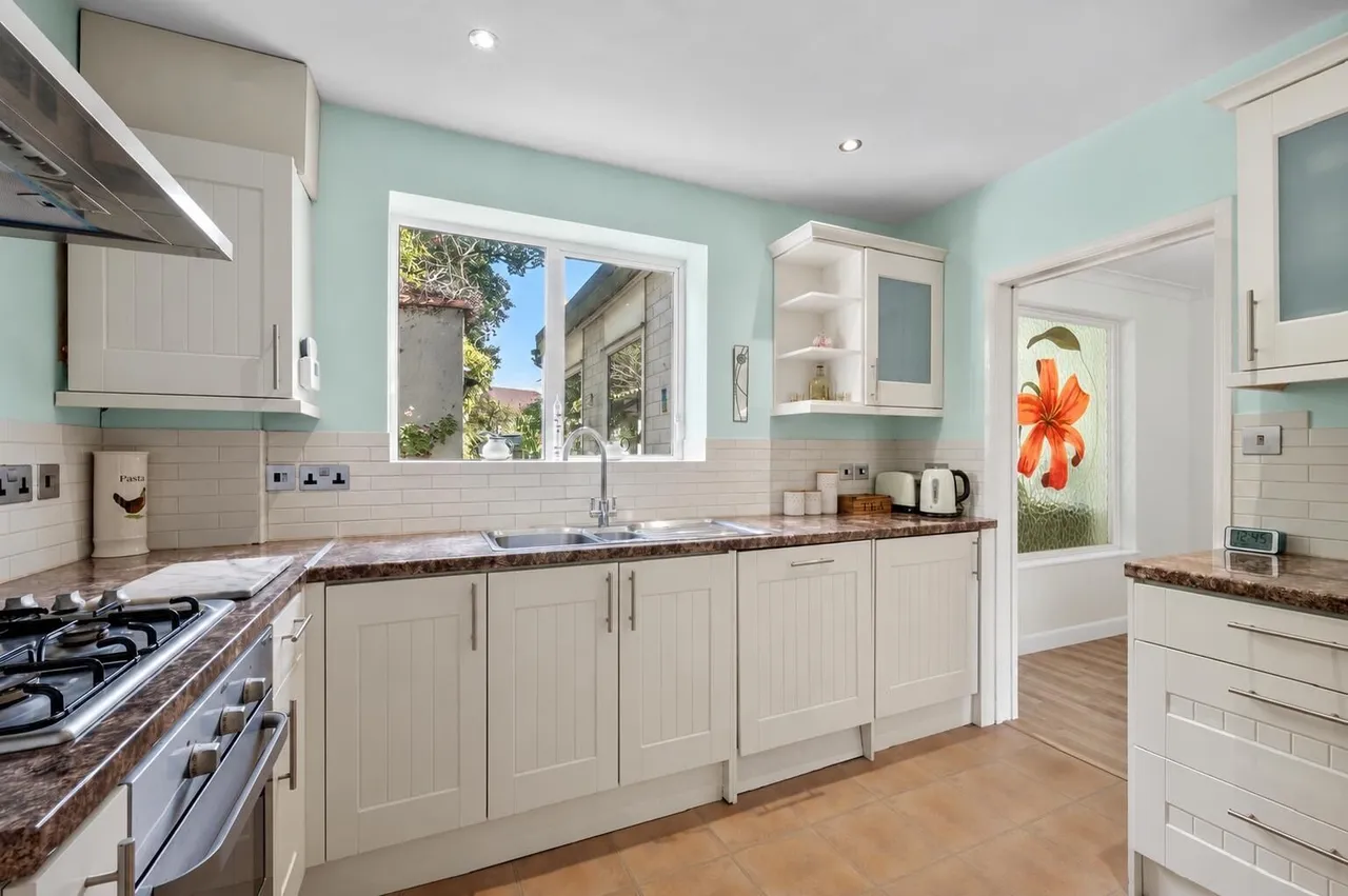 Barton Green, New Malden, KT3, photo 6