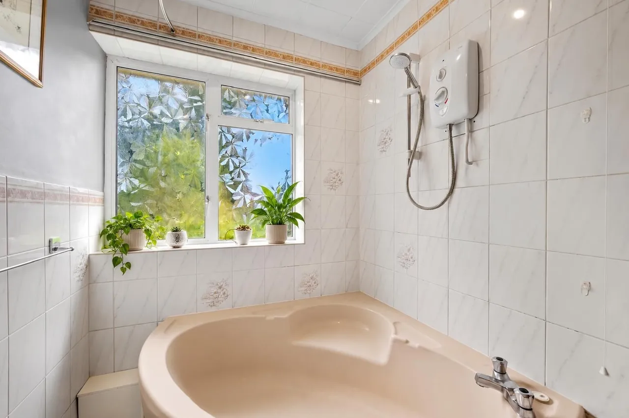 Barton Green, New Malden, KT3, photo 18