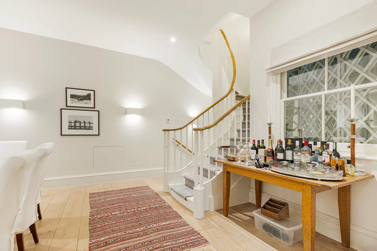 Lennox Gardens Mews, Knightsbridge, London, photo 8
