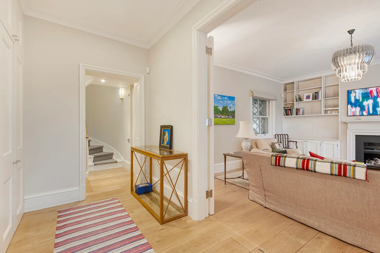 Lennox Gardens Mews, Knightsbridge, London, photo 5
