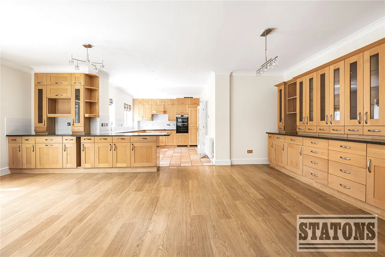Foxes Lane, Cuffley, Hertfordshire, EN6 4JB, photo 8