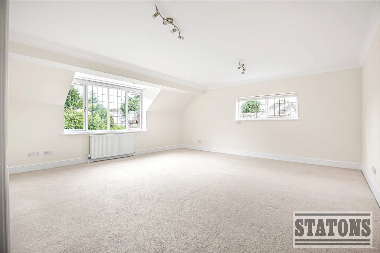 Foxes Lane, Cuffley, Hertfordshire, EN6 4JB, photo 15