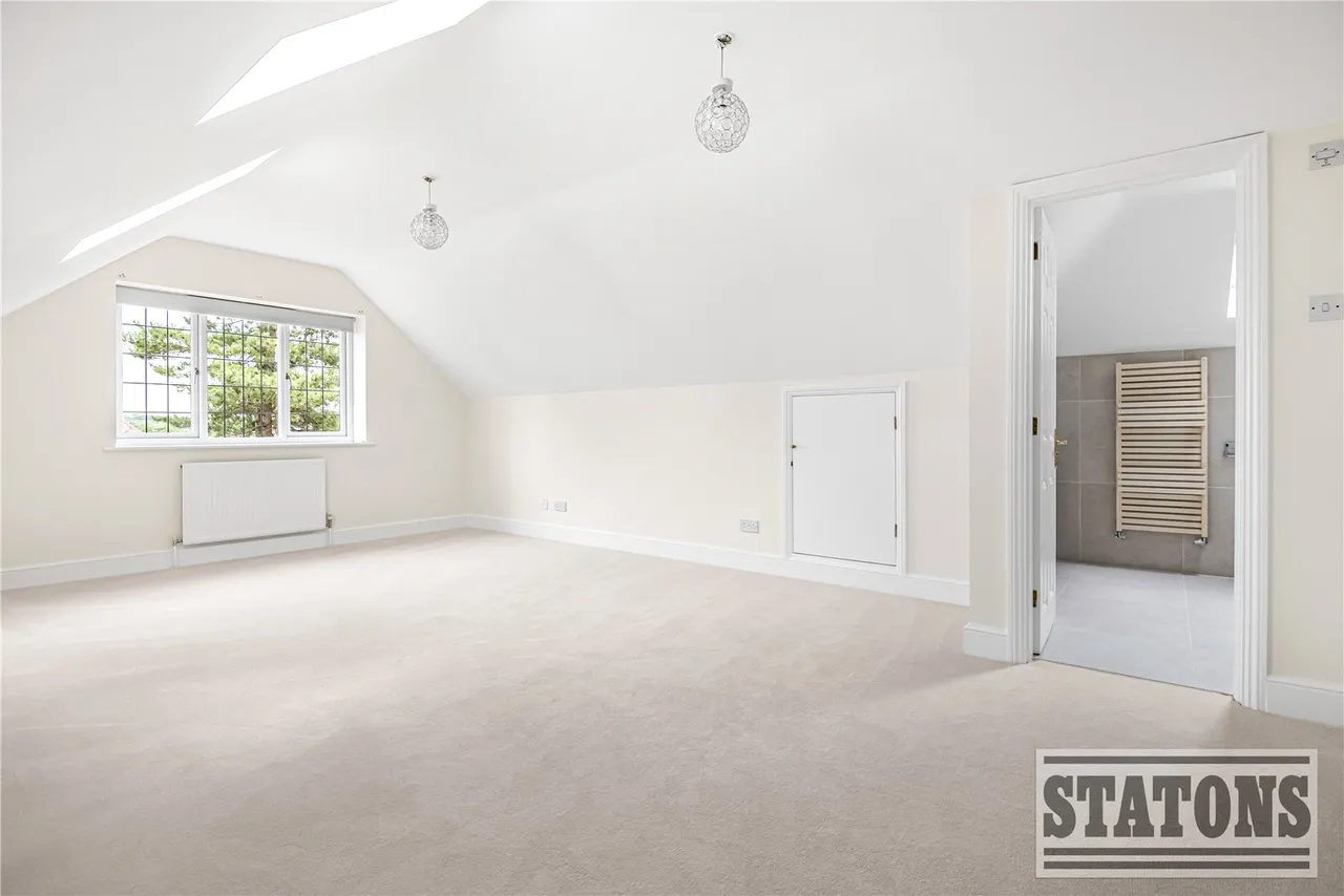 Foxes Lane, Cuffley, Hertfordshire, EN6 4JB, photo 13