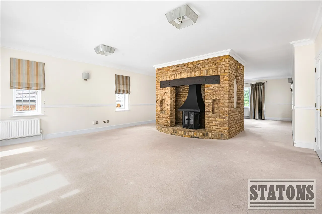 Foxes Lane, Cuffley, Hertfordshire, EN6 4JB, photo 4