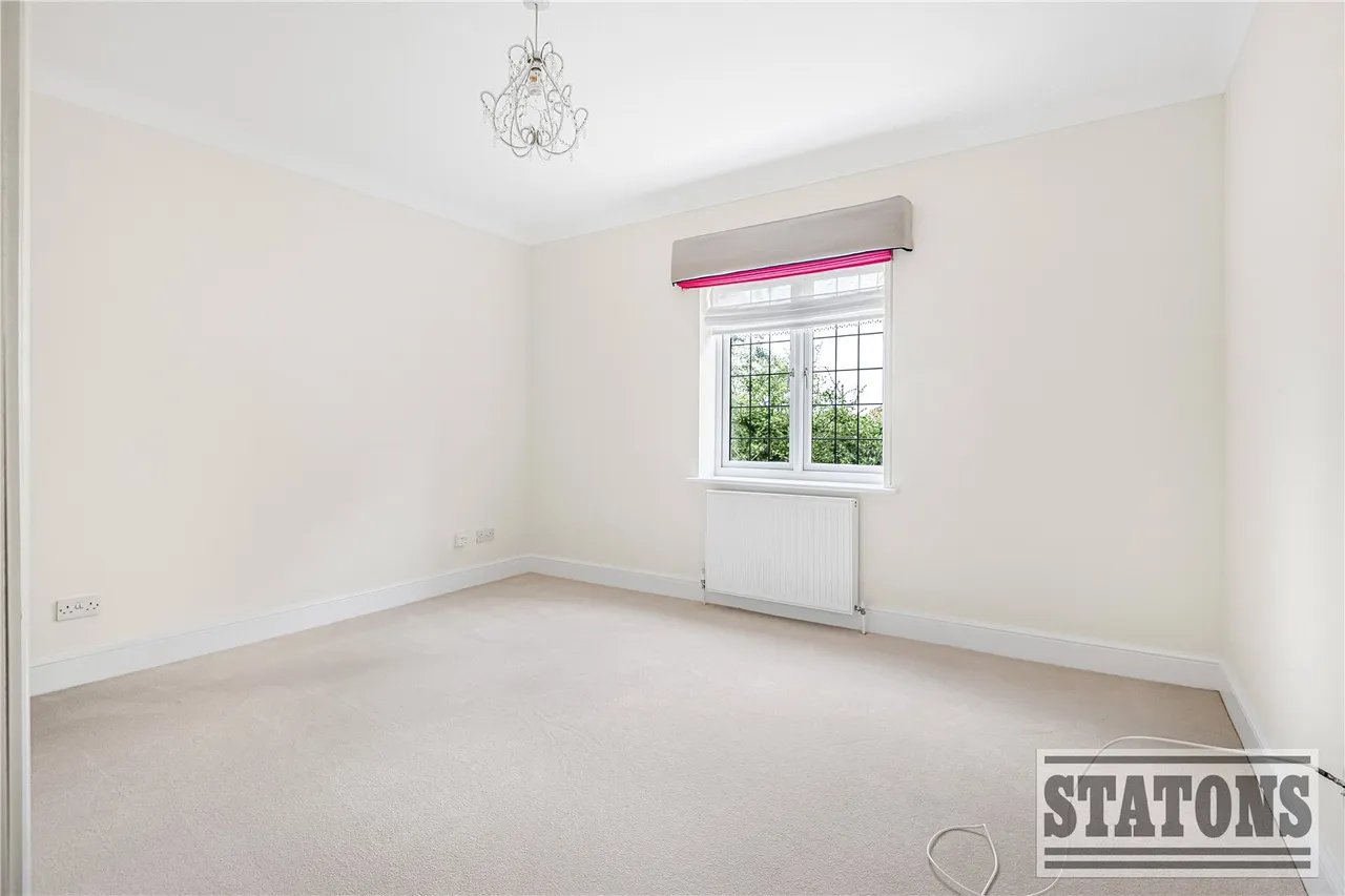 Foxes Lane, Cuffley, Hertfordshire, EN6 4JB, photo 17