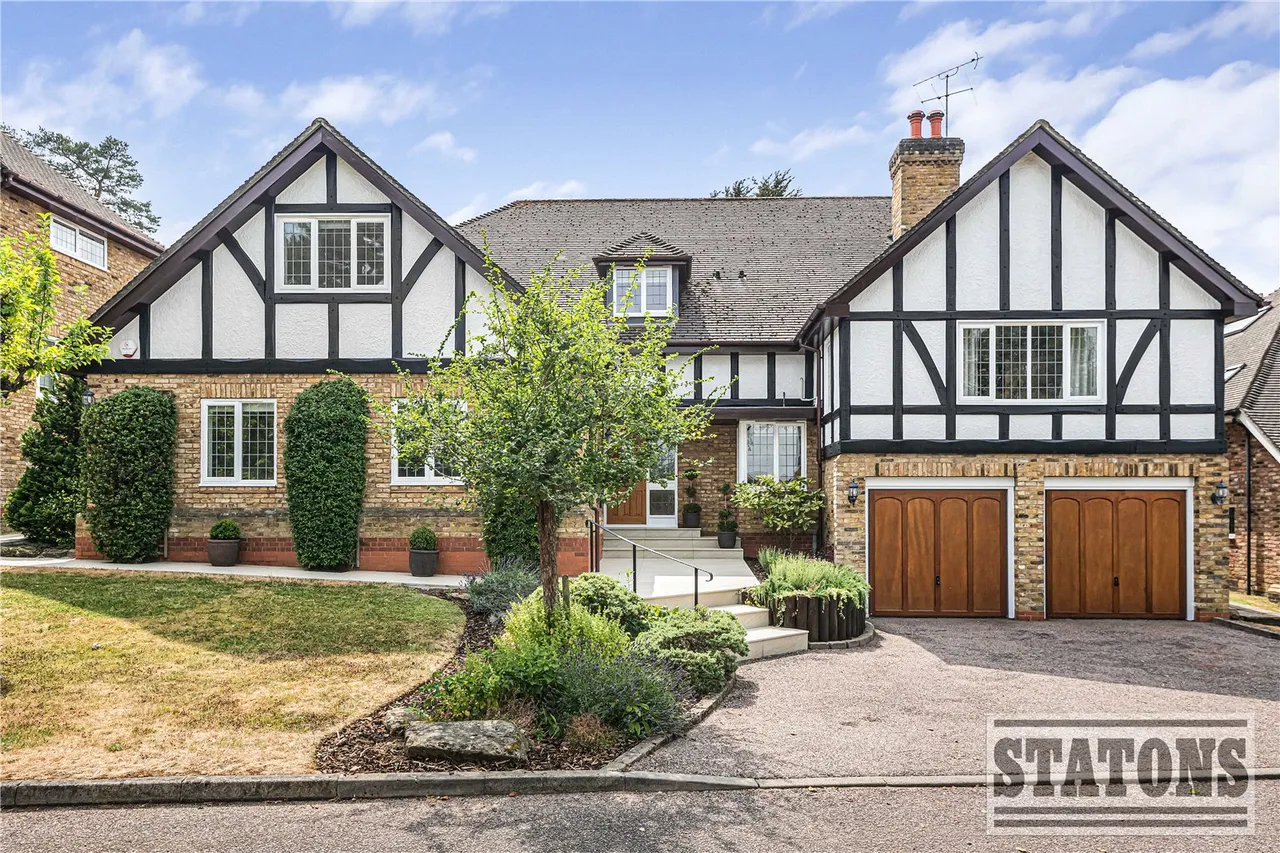 5 bed house for sale — Foxes Lane, Cuffley, Hertfordshire, EN6 4JB