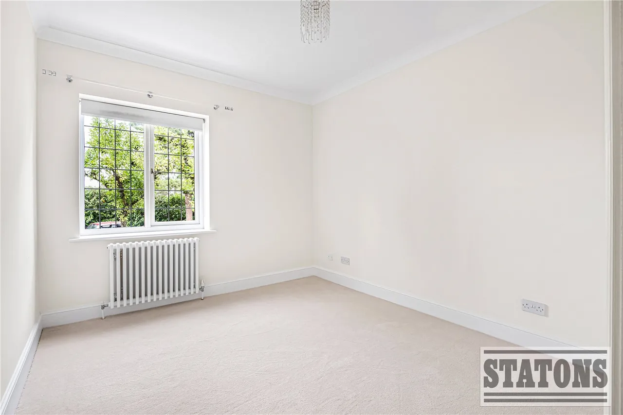 Foxes Lane, Cuffley, Hertfordshire, EN6 4JB, photo 19