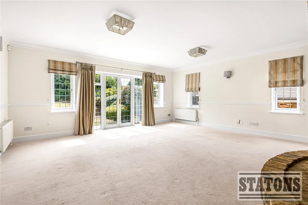Foxes Lane, Cuffley, Hertfordshire, EN6 4JB, photo 5