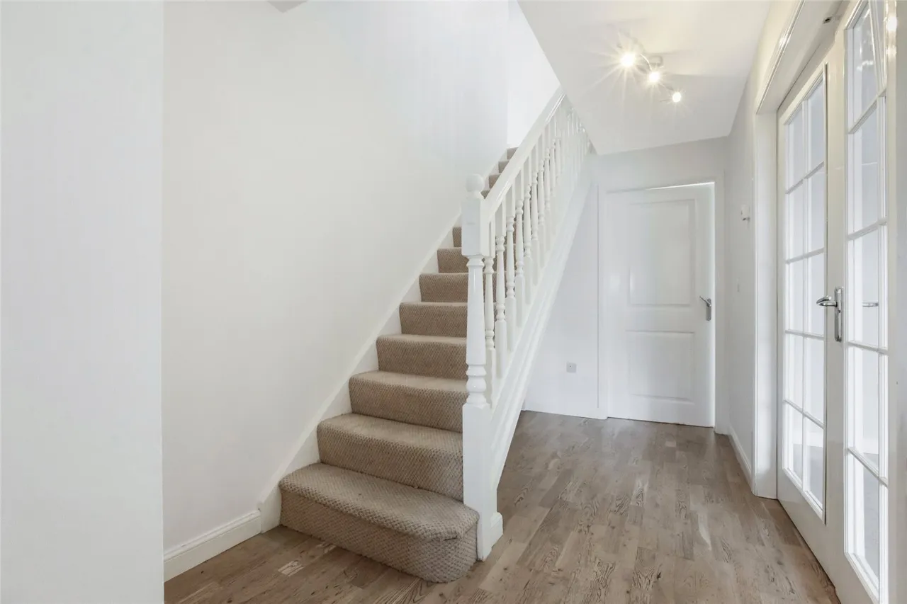 Tannin Crescent, Ballerup Village, East Kilbride, South Lanarkshire, G75, photo 3