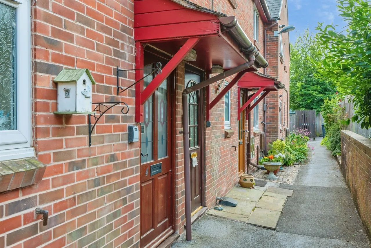2 bed flat for sale — Henmore Place, Ashbourne