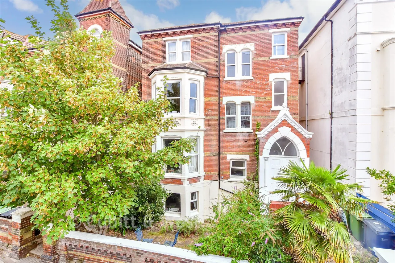 2 bed flat for sale, Lennox Road, Southsea, PO5