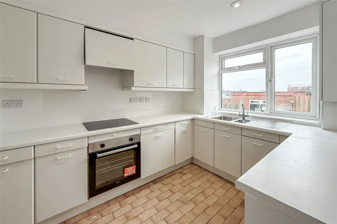 Trumpington Drive, St. Albans, Hertfordshire, AL1 2JP, photo 2