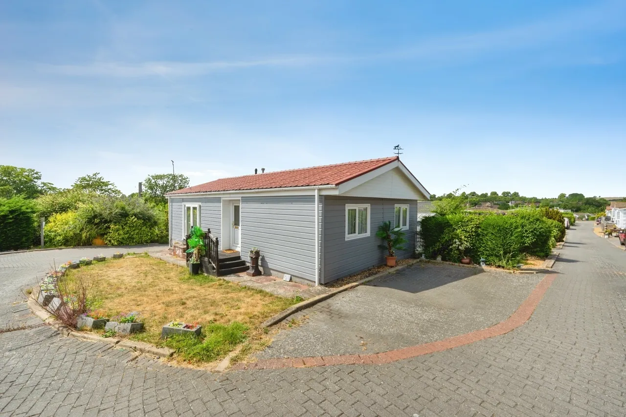 2 bed mobile home for sale — Hill Plantation, Brookside Mobile Home Park, Bromham, Bedford, MK43