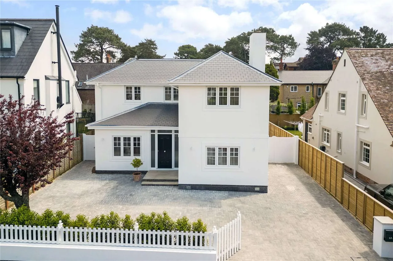 5 bed house for sale — Maxwell Road, Canford Cliffs, Poole, Dorset, BH13 7JB