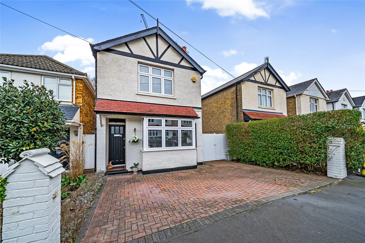 3 bed house for sale, Dudley Road, Walton On Thames, KT12