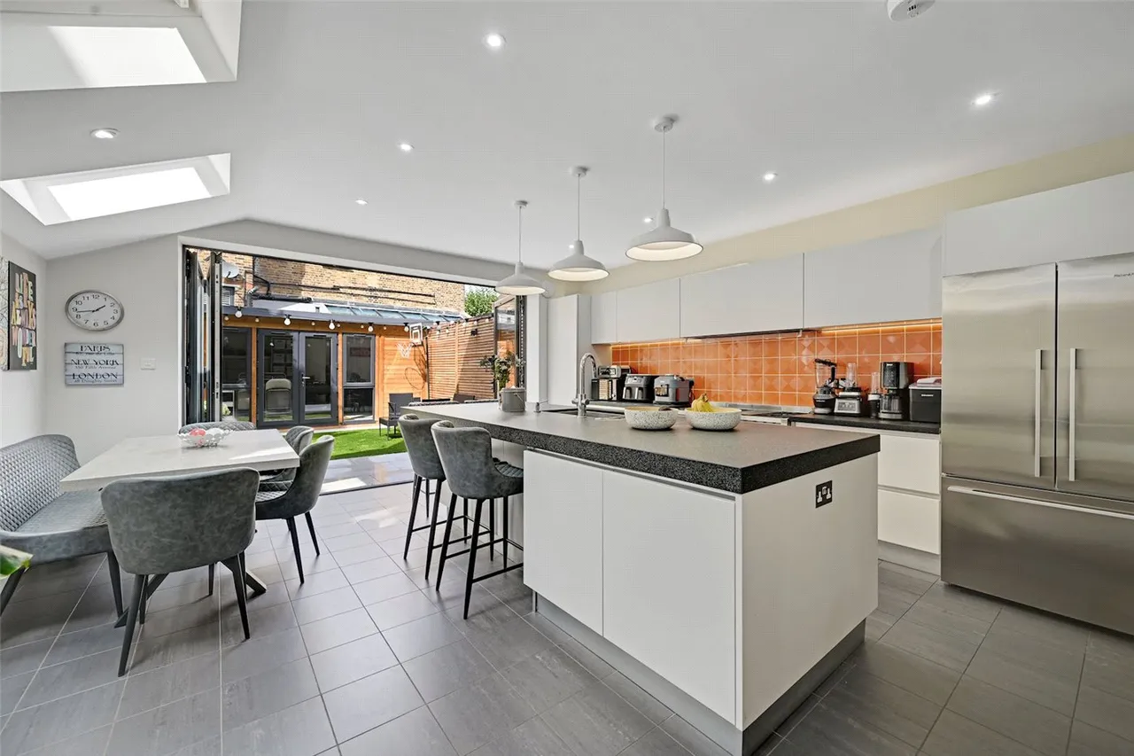4 bed house for sale — Mortimer Road, London, NW10
