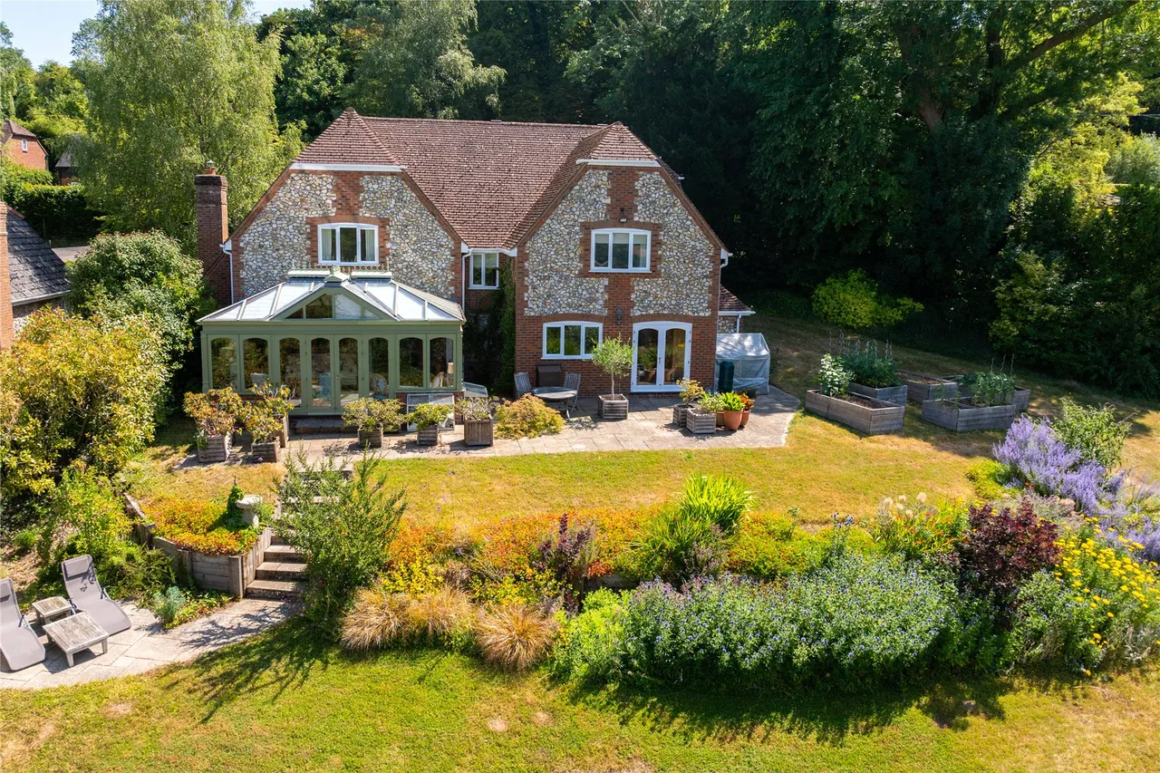 5 bed property for sale, Loosley Row, HP27