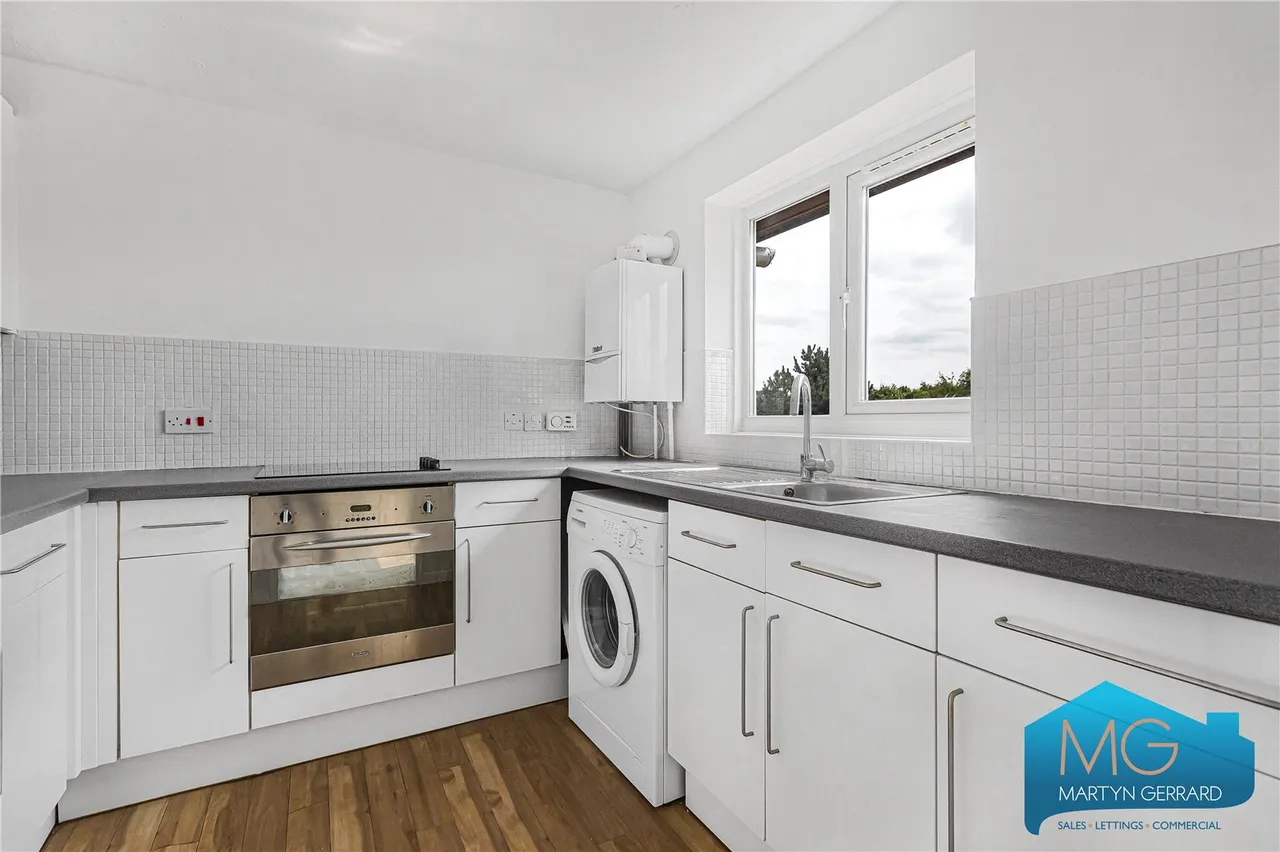 2 bed flat for sale, Laburnum Close, Friern Barnet, N11