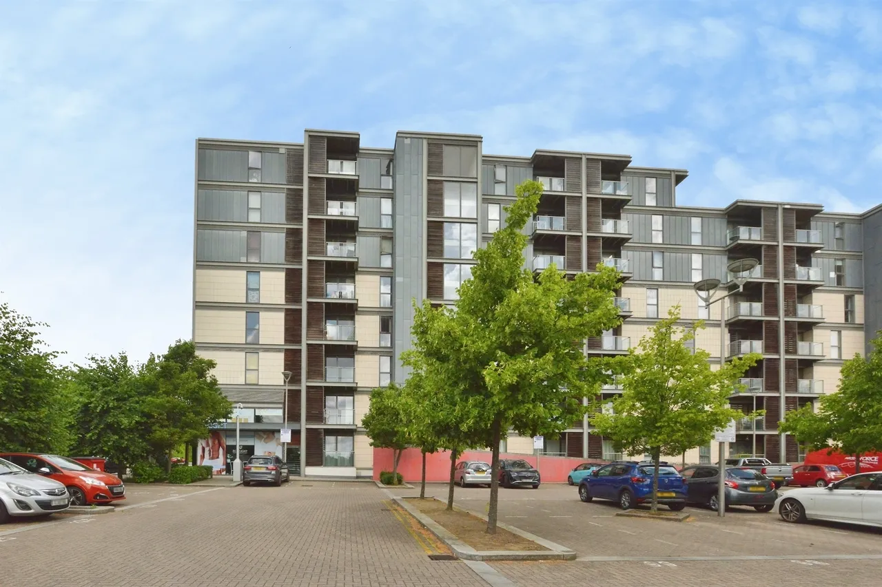 South Row, Milton Keynes, MK9, photo 2