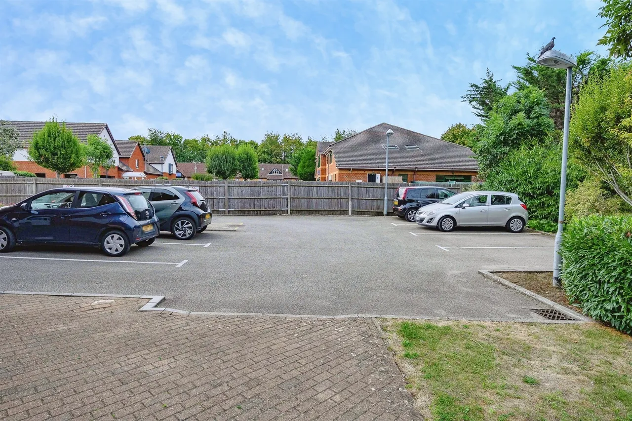 Lucas Gardens, Luton, LU3, photo 17
