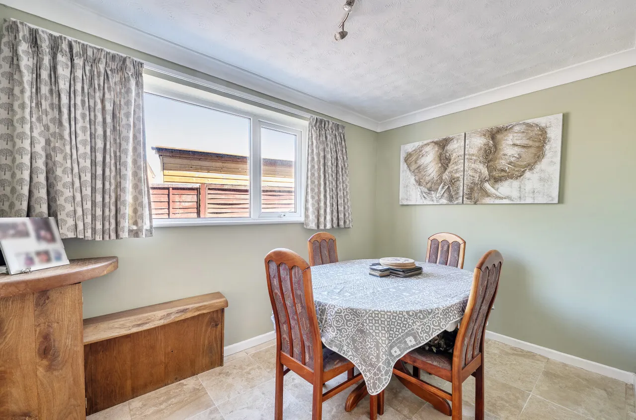 Ennerdale Grove, Farnham, Surrey, GU9 0RX, photo 9