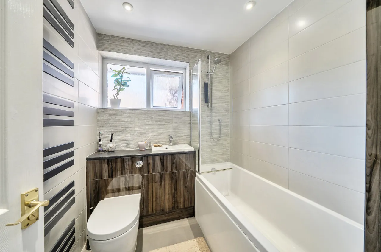 Ennerdale Grove, Farnham, Surrey, GU9 0RX, photo 4