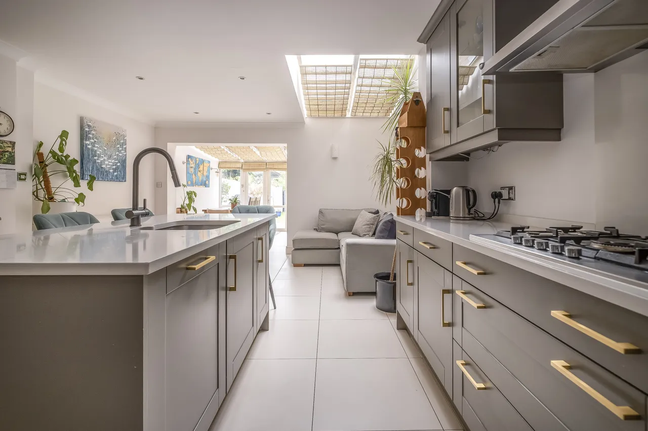 Connaught Road, Teddington, TW11, photo 6