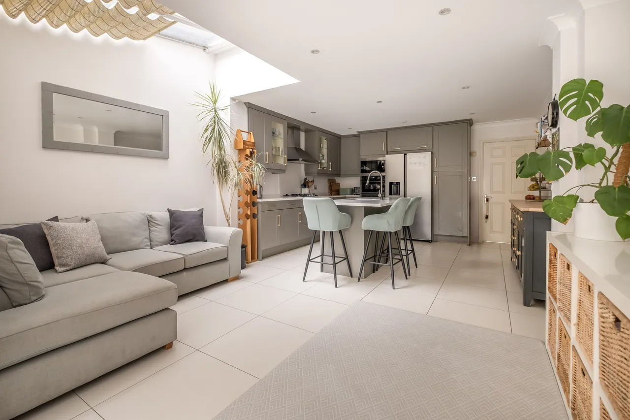 Connaught Road, Teddington, TW11, photo 5