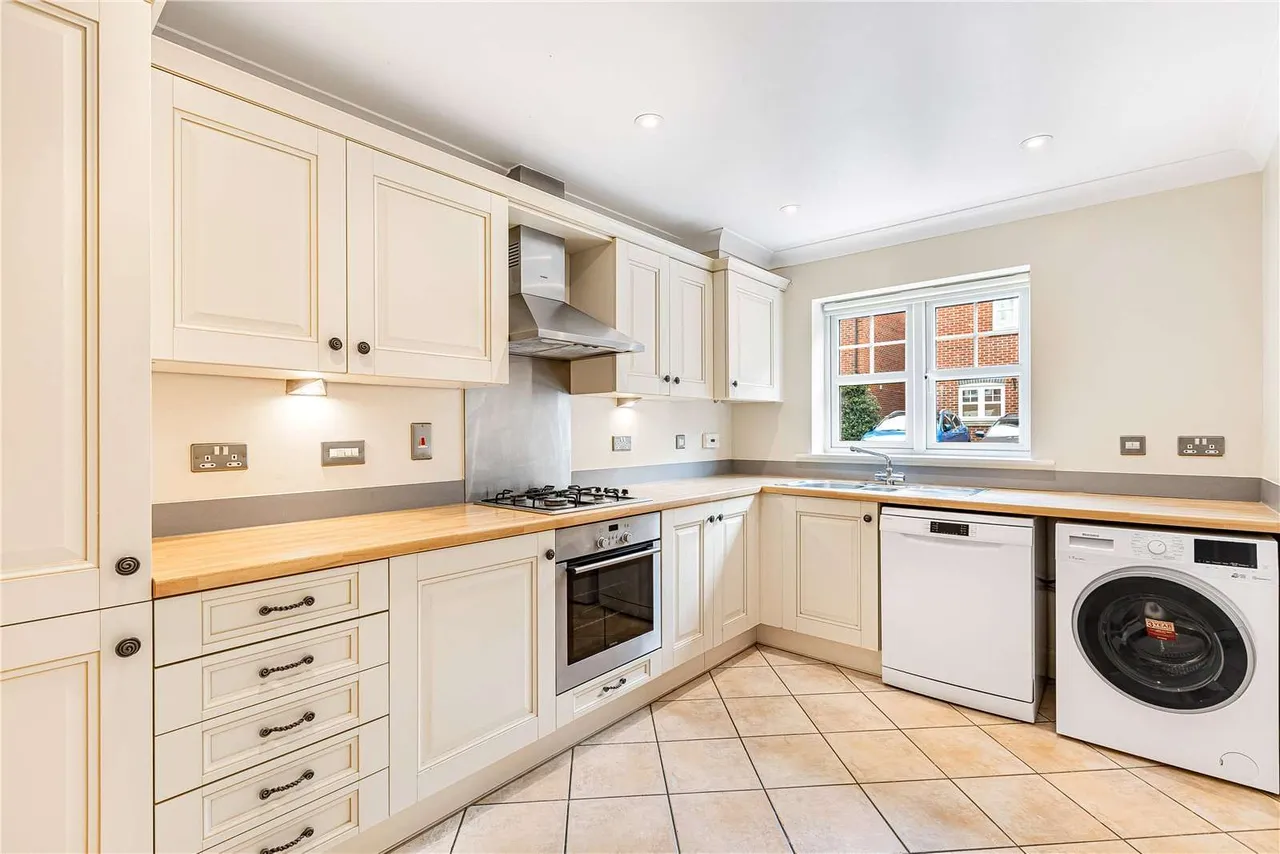Little Court, Grove, OX12, photo 5
