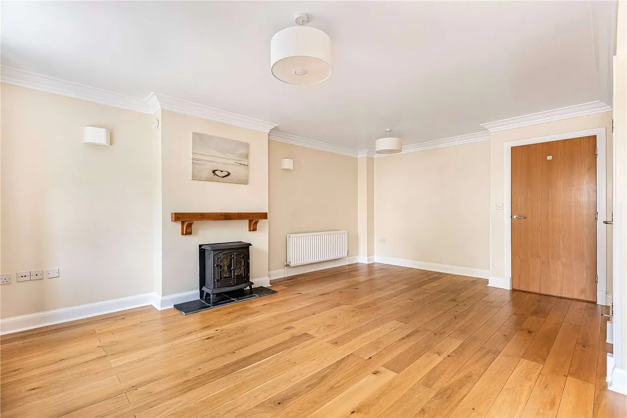 Little Court, Grove, OX12, photo 8