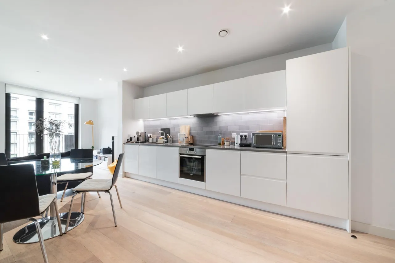 1 bed flat for sale, Masthead House, Royal Wharf, E16
