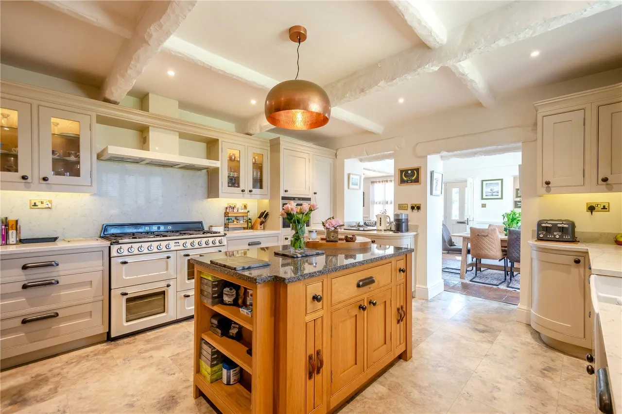 Harrogate Road, Leeds, West Yorkshire, LS17 9JB, photo 4