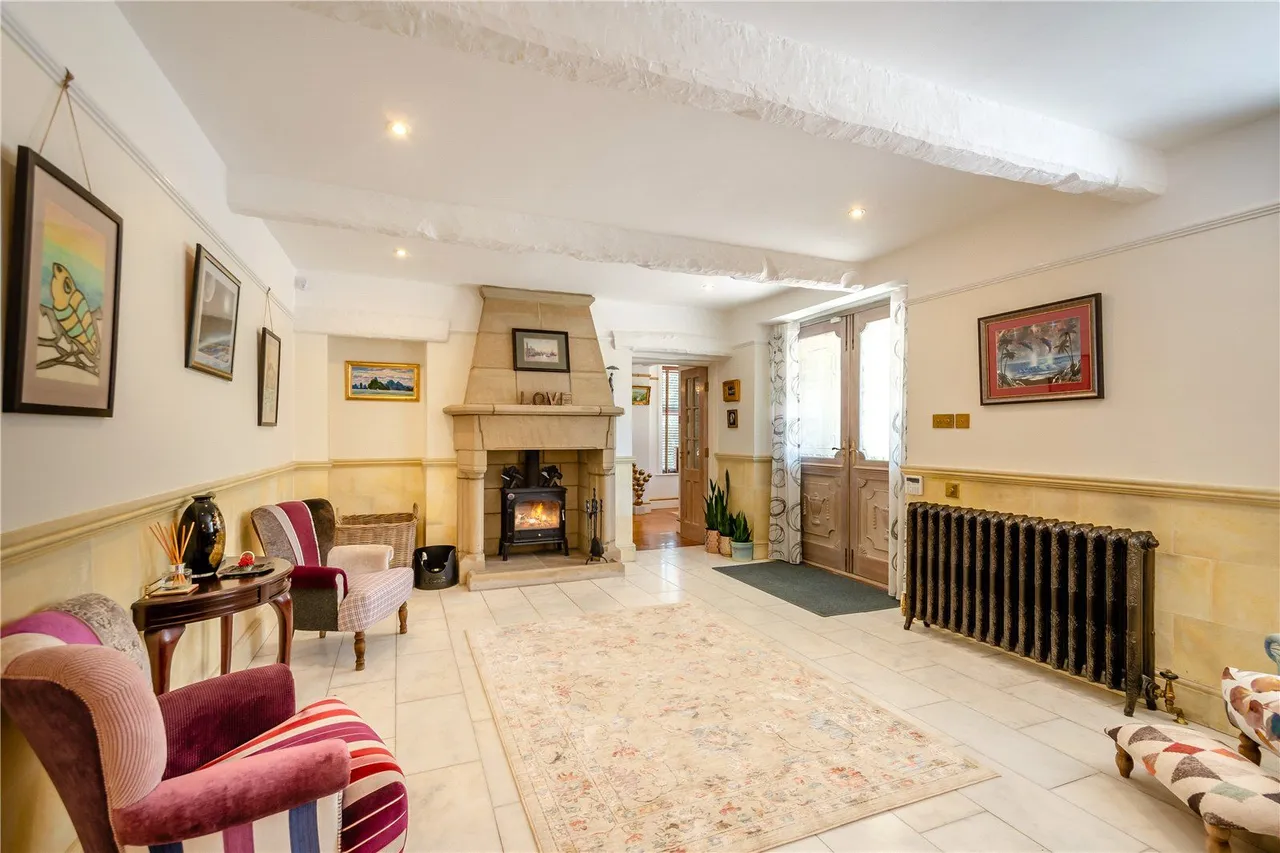 Harrogate Road, Leeds, West Yorkshire, LS17 9JB, photo 5