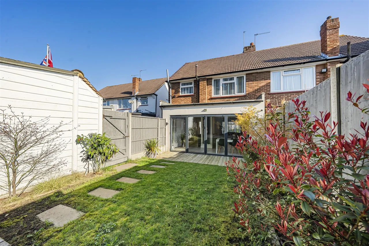 Greenacre, Windsor, SL4 5LW, photo 17