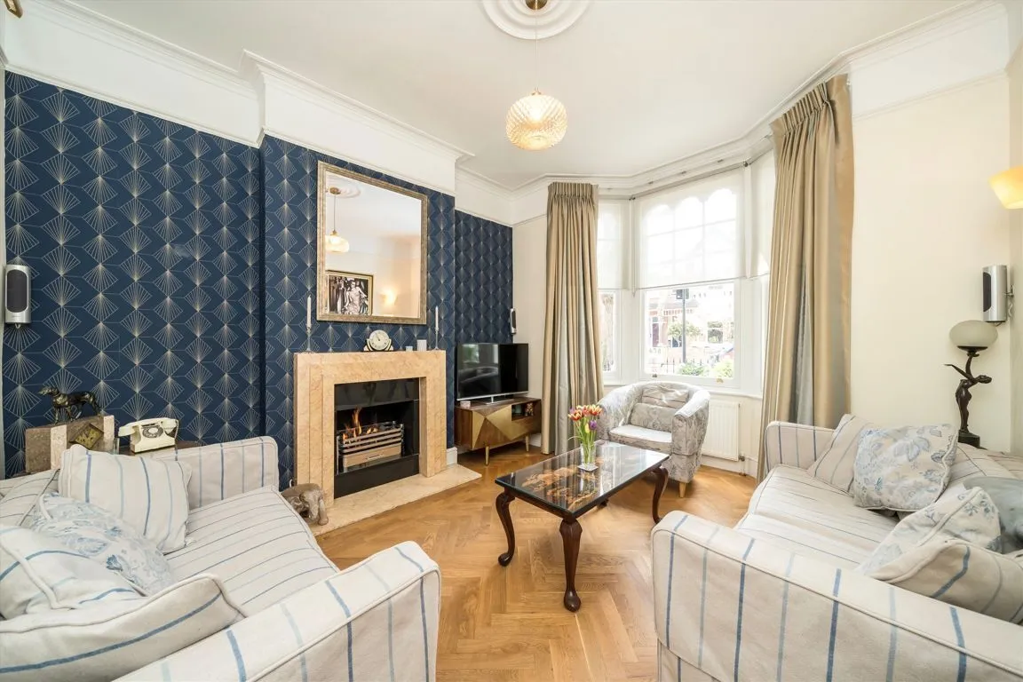 Adelaide Road, W13, photo 3