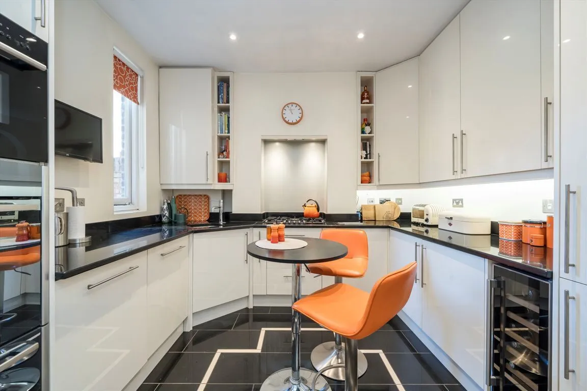 Adelaide Road, W13, photo 2