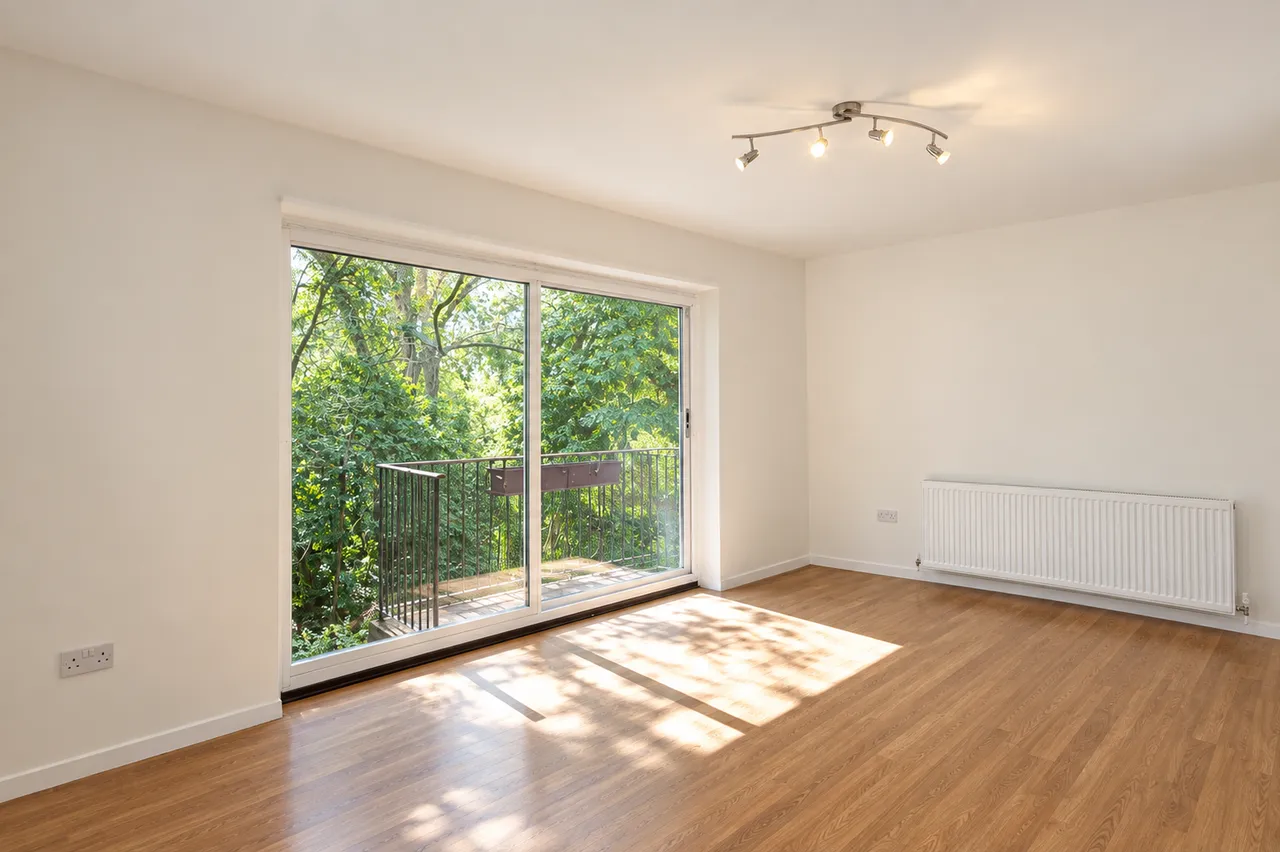 2 bed flat to rent, Baring Road, SE12