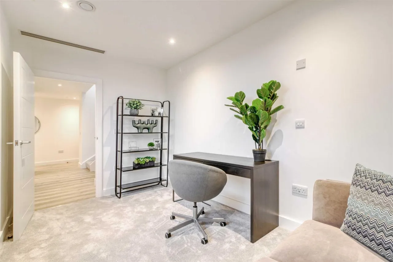 Wickliffe Avenue, N, photo 6