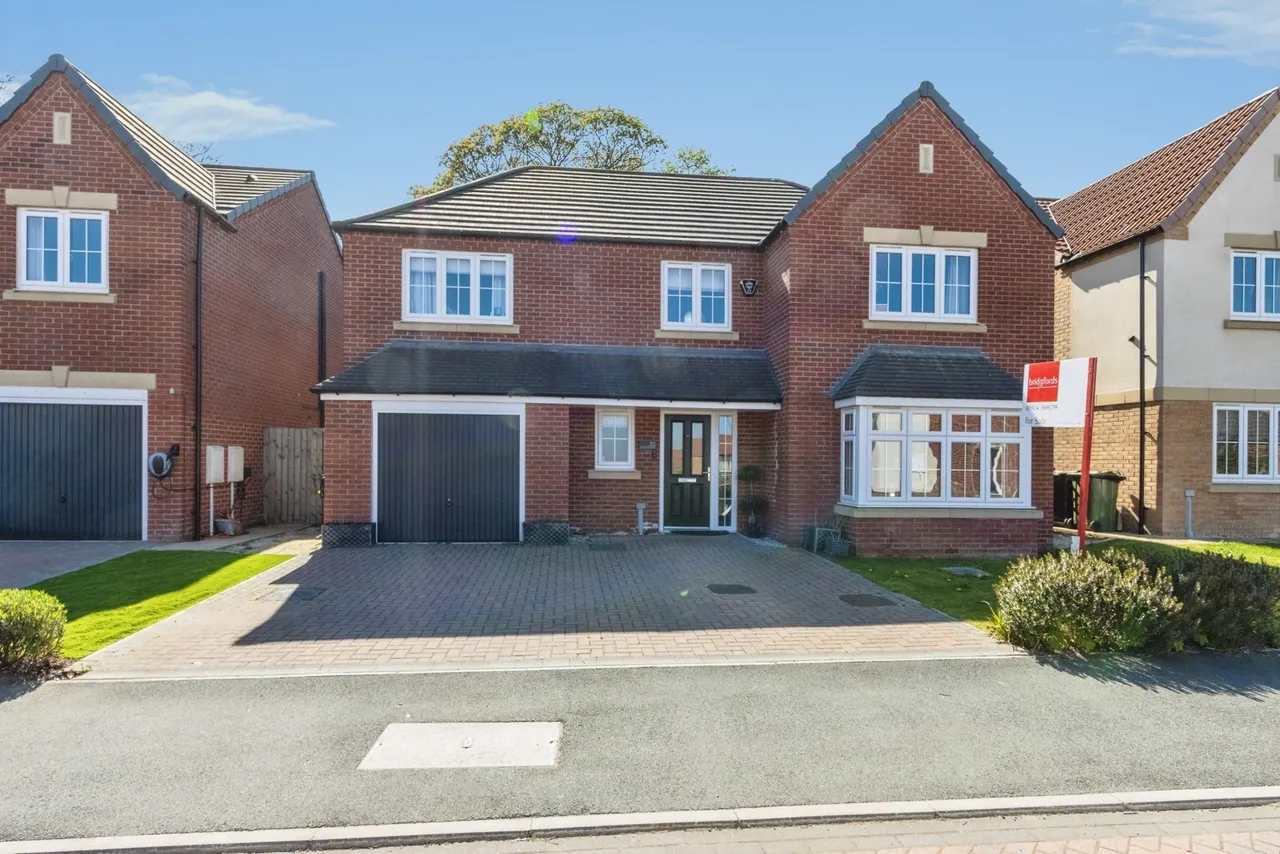 4 bed house for sale — Stanley Hall Drive, Wakefield, West Yorkshire, WF1
