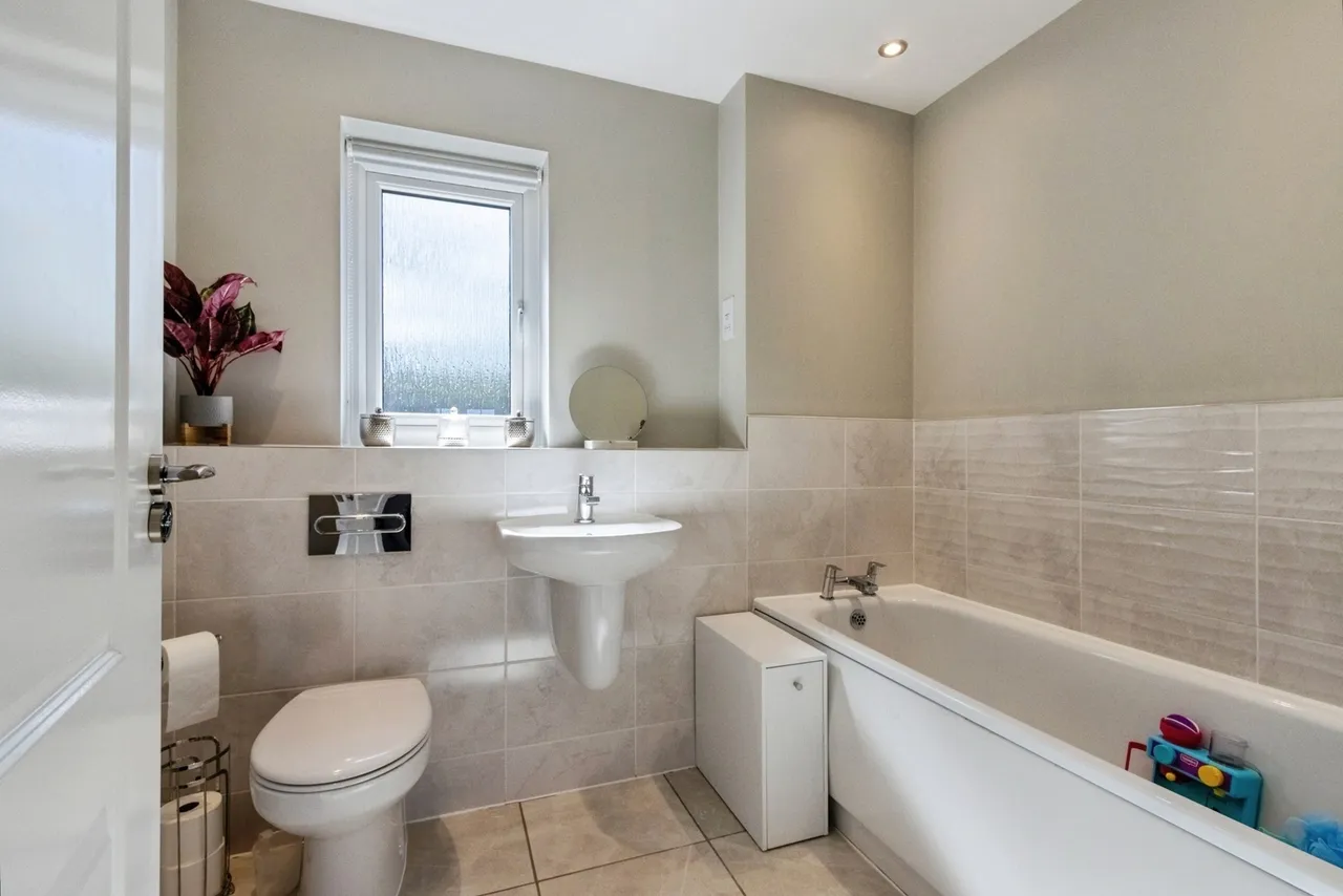 Stanley Hall Drive, Wakefield, West Yorkshire, WF1, photo 16