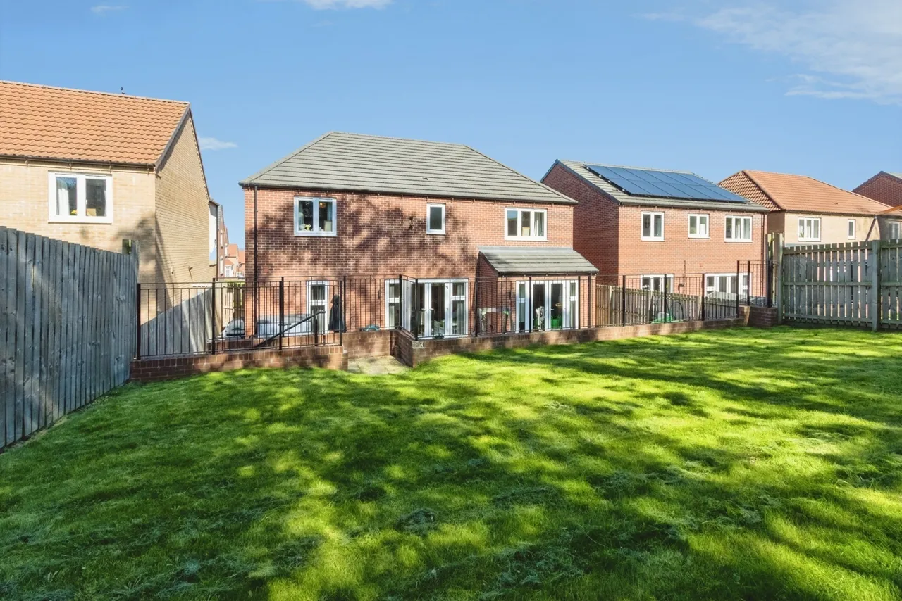 Stanley Hall Drive, Wakefield, West Yorkshire, WF1, photo 4
