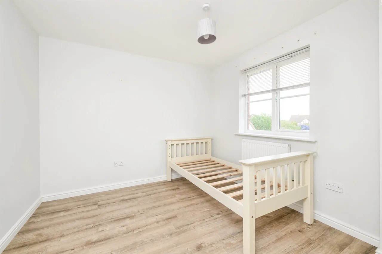 Bentley Avenue, Yaxley, Peterborough, photo 10