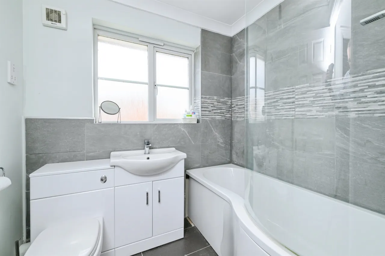 Bentley Avenue, Yaxley, Peterborough, photo 12