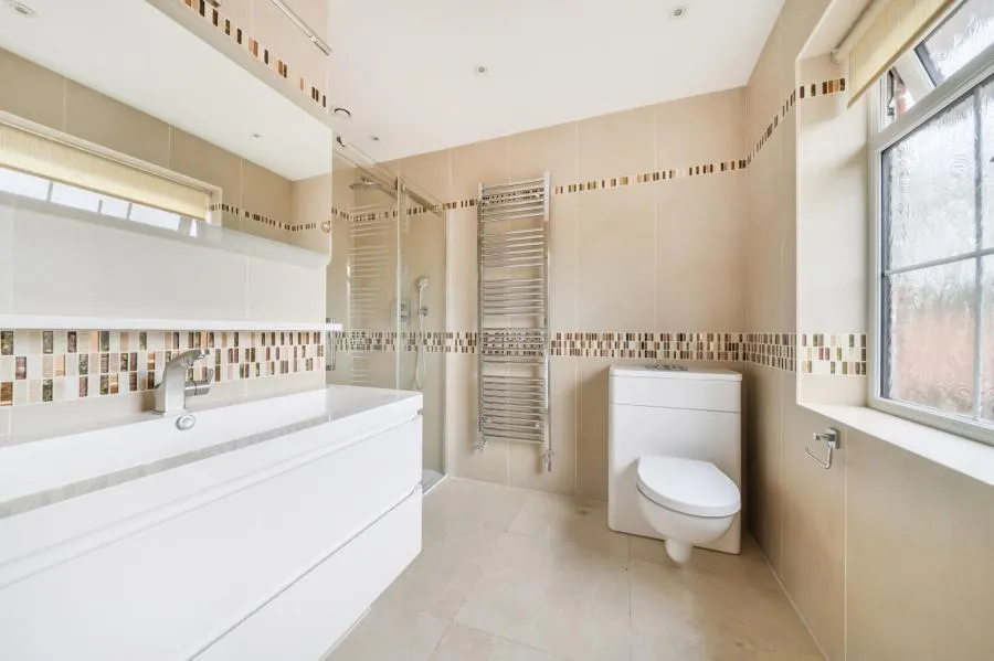 Ambleside Road, Lightwater, GU18, photo 15