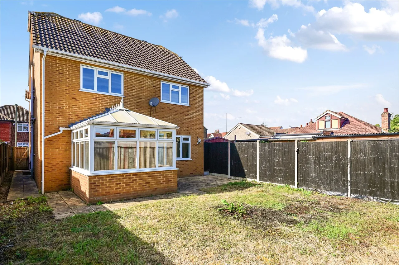 Oakfield Road, Ashford, TW15, photo 3