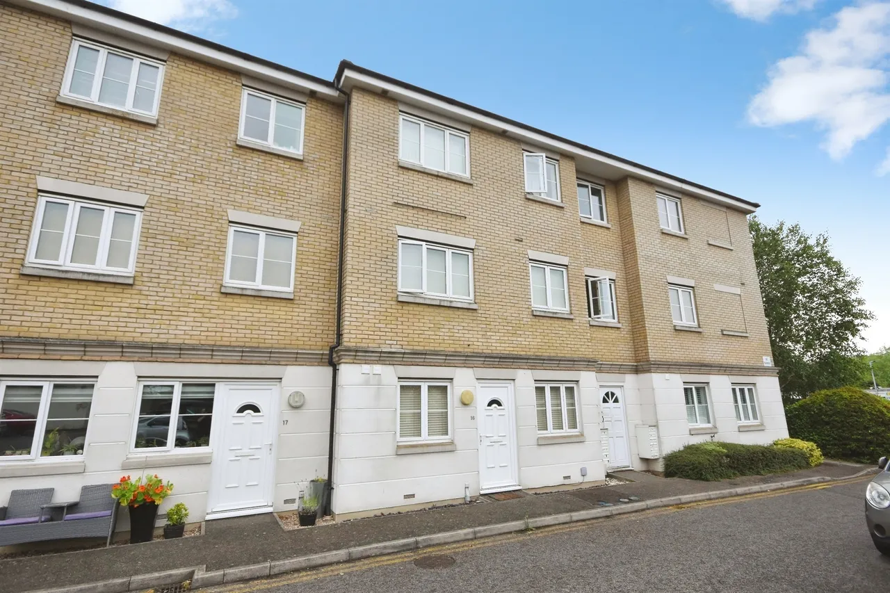 1 bed flat for sale — Station Approach, Braintree