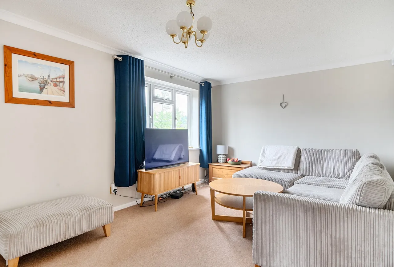 Stephens Drive, Gloucestershire, Barrs Court, BS30 7AA, photo 2