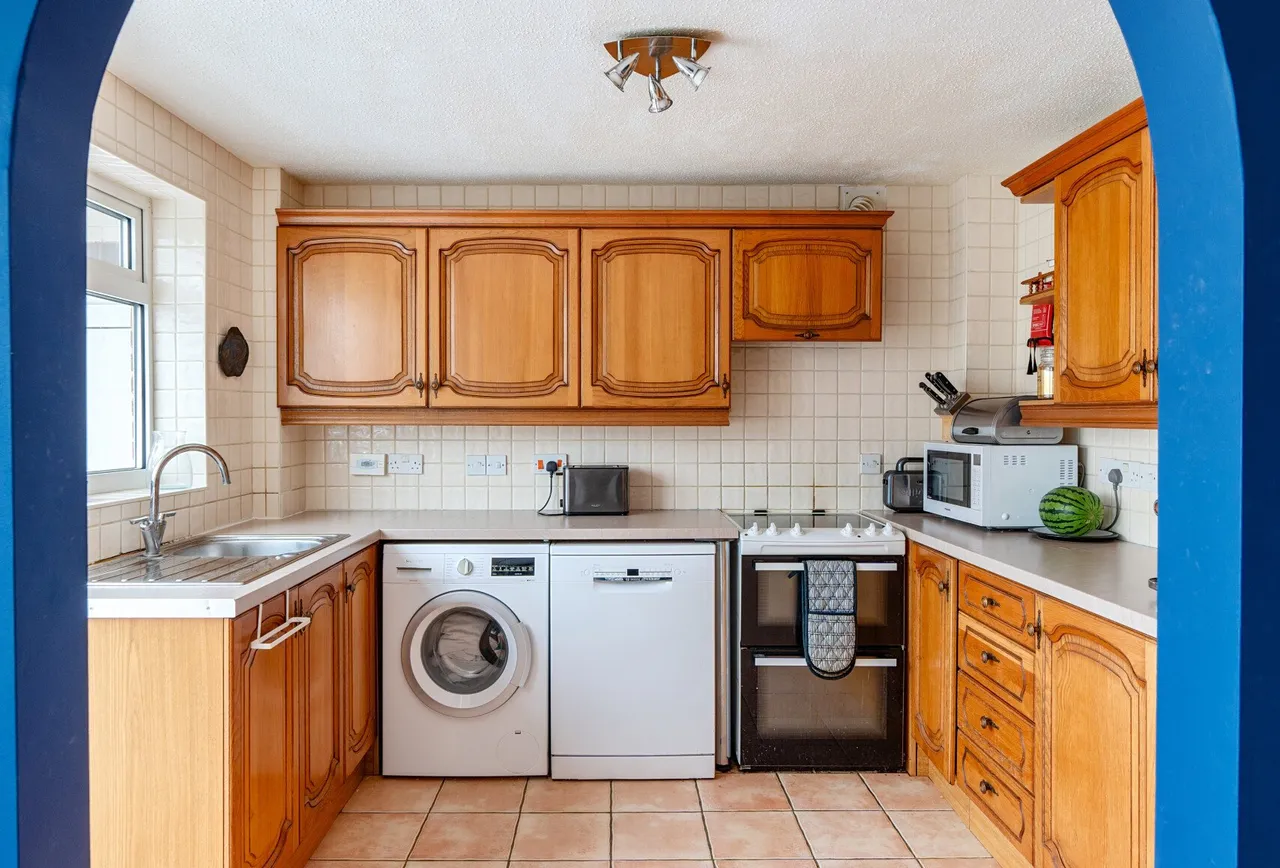 Stephens Drive, Gloucestershire, Barrs Court, BS30 7AA, photo 4